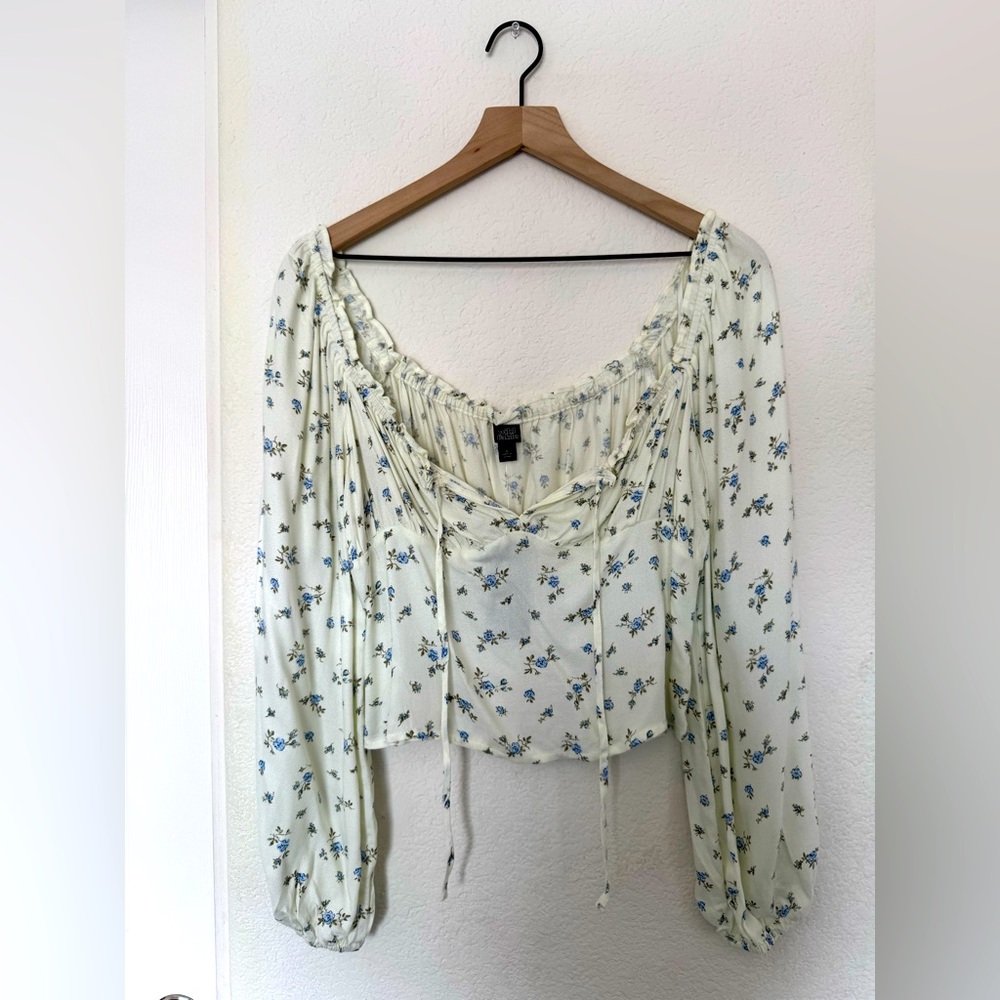 WILD FABLE NWT Ivory Floral Cropped Tie Top Size Medium
